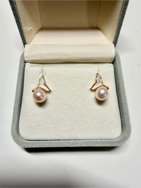 Freshwater Pearl Stud Earrings 7mm S925 Mermaid Tail Gold Tone NEW